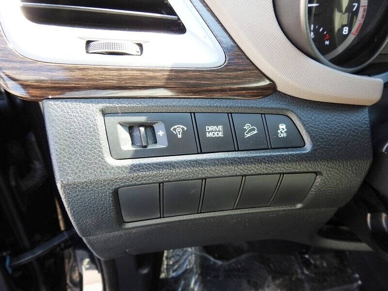 2017 Hyundai Santa Fe Sport  - $15,400
