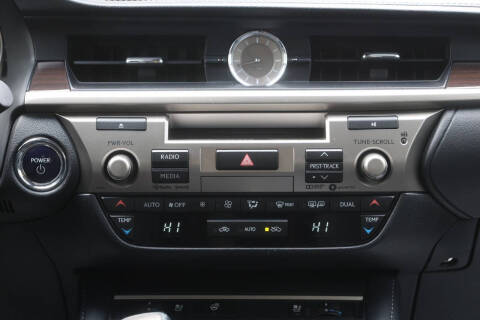 2018 Lexus ES 300h