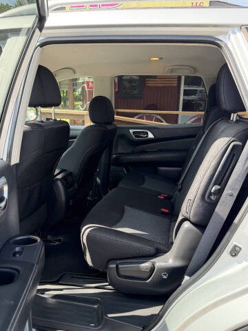 2018 Nissan Pathfinder SV