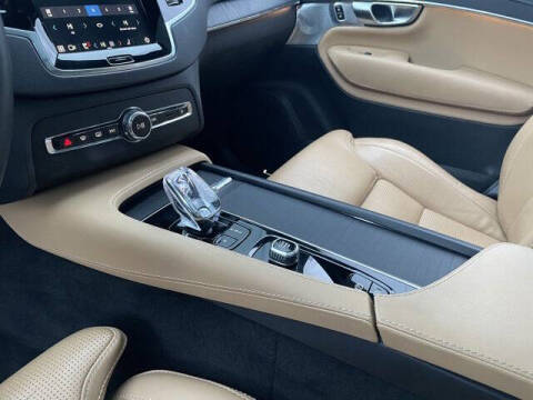 2023 Volvo XC90 Recharge T8 Ultimate Bright Theme 7P