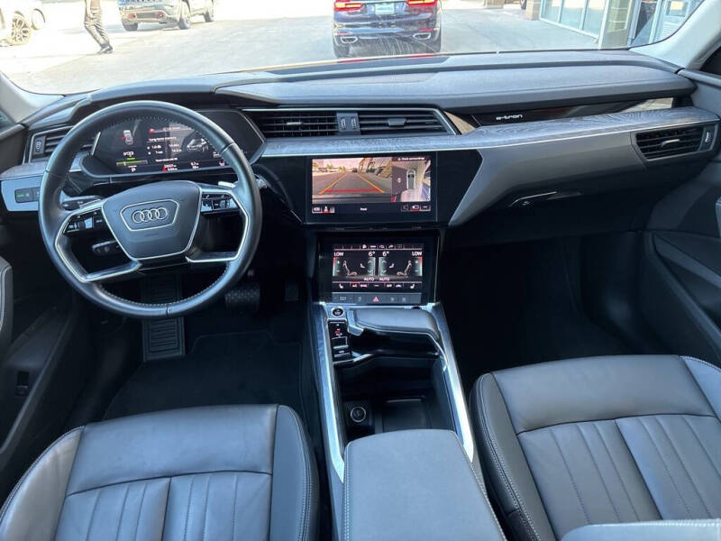 2021 Audi e-tron quattro Premium