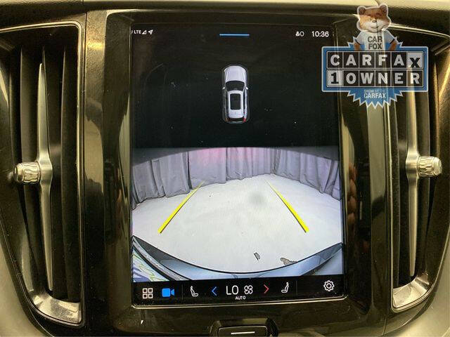 2022 Volvo XC60 B5 Momentum