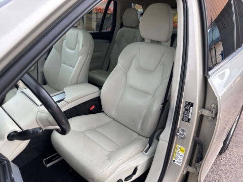 2016 Volvo XC90 T5 Momentum