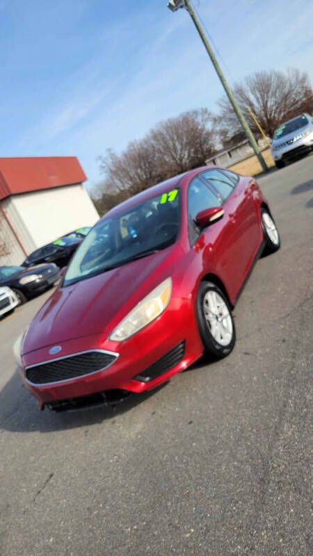 2017 Ford Focus SE's photo