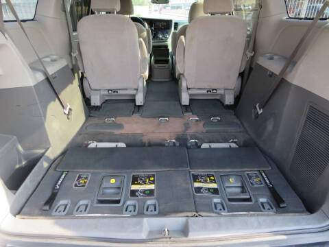2017 Toyota Sienna LE 7-Passenger