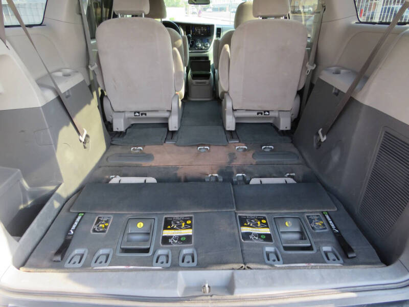 2017 Toyota Sienna LE 7-Passenger