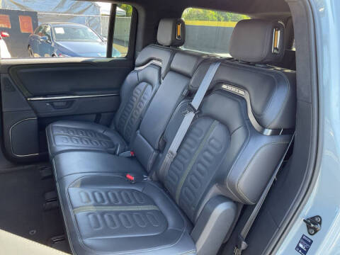 2025 Rivian R1S