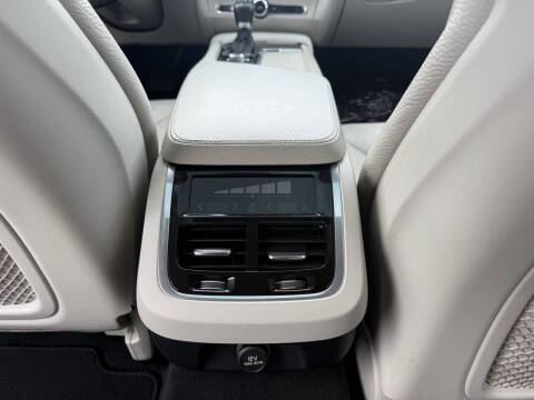 2017 Volvo S90 T6 Momentum