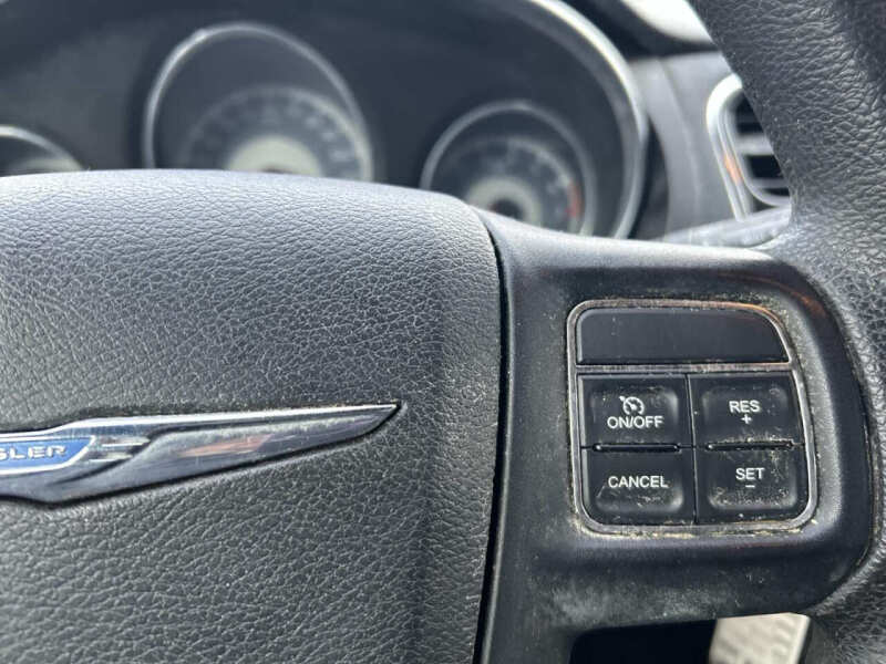 2012 Chrysler 200 LX