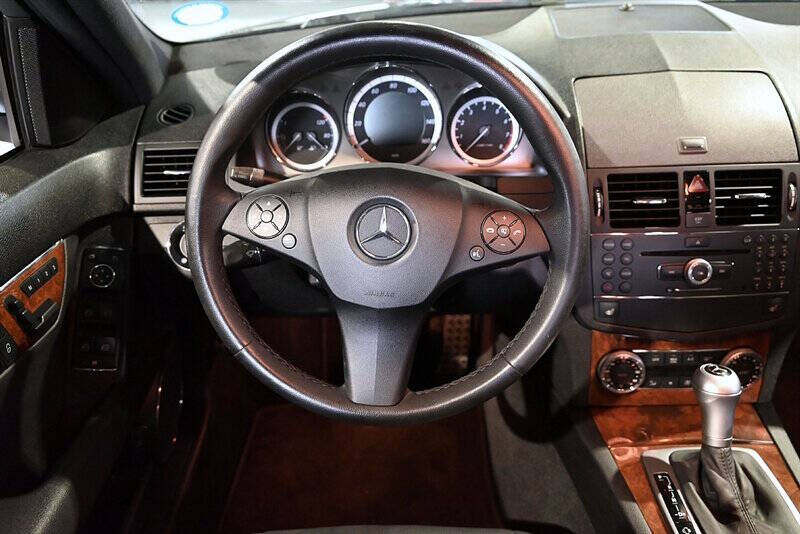 2009 Mercedes-Benz C-Class 34
