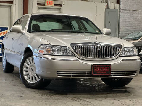 2005 Lincoln Town Car for sale at CarPlex in Manassas VA