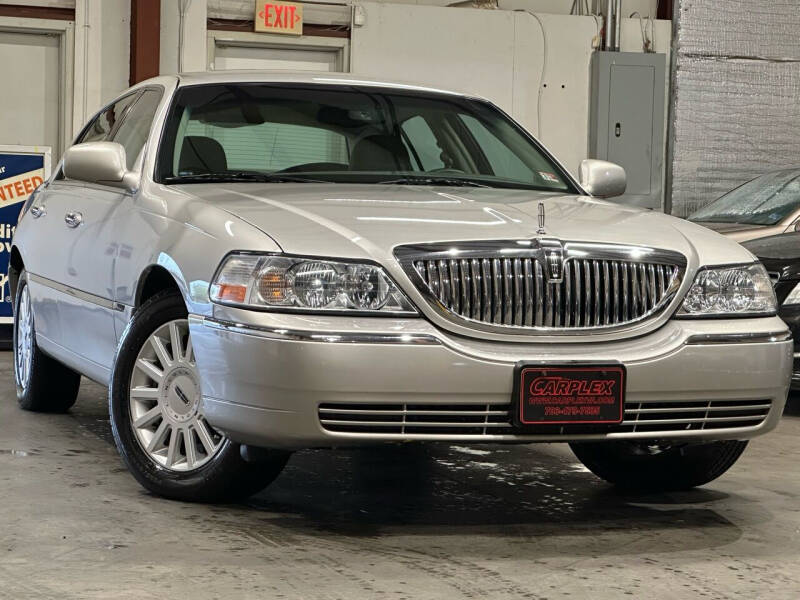 2005 Lincoln Town Car for sale at CarPlex in Manassas VA