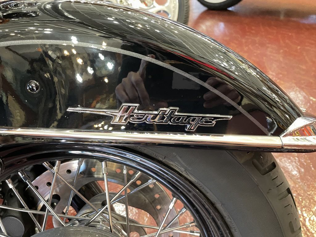 2019 Harley-Davidson® FLHCS - Heritage Classic 114 17