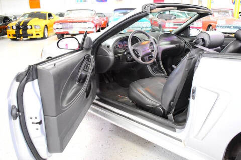 2004 Ford Mustang Deluxe