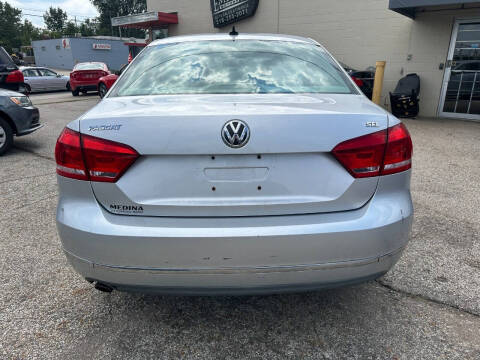 2012 Volkswagen Passat SEL