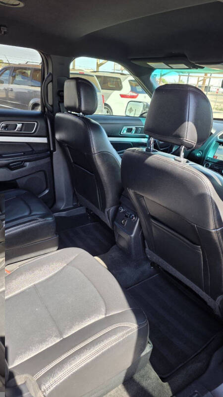 2017 Ford Explorer XLT - Photo 18