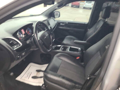 2014 Chrysler Town and Country S