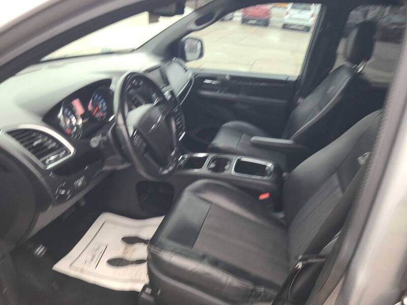 2014 Chrysler Town and Country S