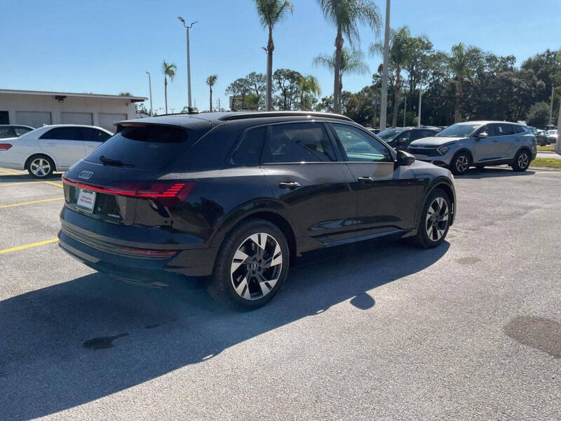 2022 Audi e-tron quattro Premium