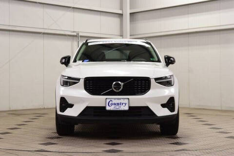 2025 Volvo XC40 B5 Plus Dark Theme