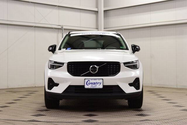 2025 Volvo XC40 B5 Plus Dark Theme