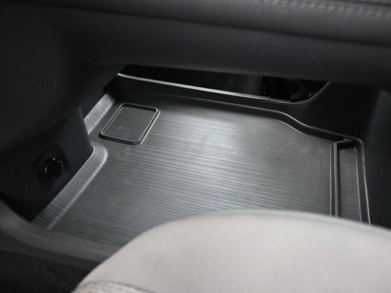 2022 Toyota Sienna LE 8-Passenger