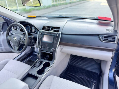 2017 Toyota Camry LE