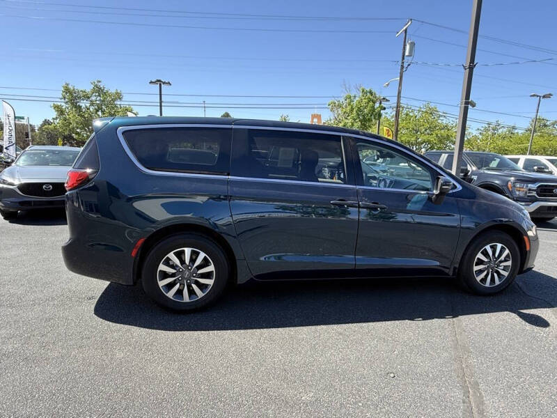2023 Chrysler Pacifica Plug-In Hybrid Touring L