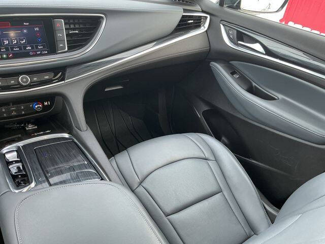 2022 Buick Enclave Essence