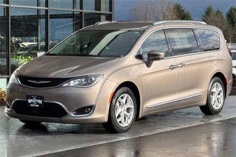 2017 Chrysler Pacifica Touring-L Plus
