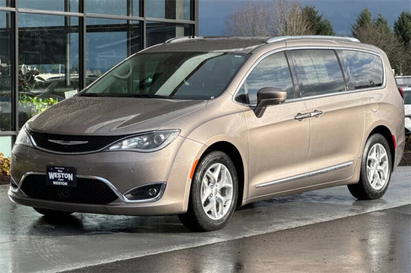 2017 Chrysler Pacifica Touring-L Plus