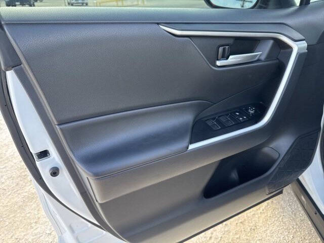 2023 Toyota RAV4 Hybrid SE