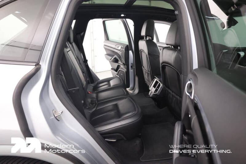2017 Porsche Cayenne Platinum Edition