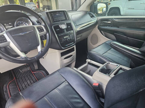 2016 Chrysler Town and Country Touring