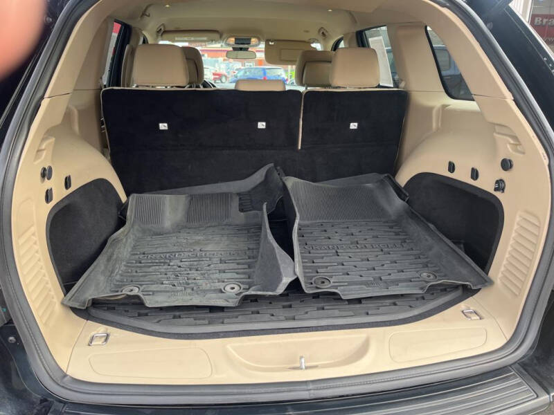 2019 Jeep Grand Cherokee Laredo E