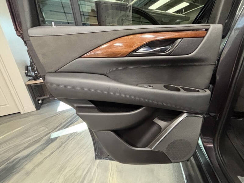 2016 Cadillac Escalade Luxury Collection