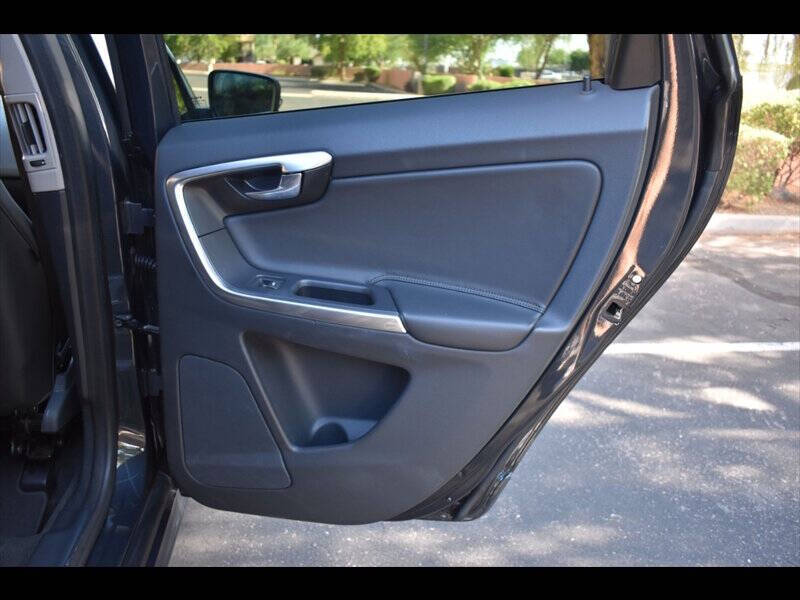 2016 Volvo XC60 T5 Drive-E Platinum
