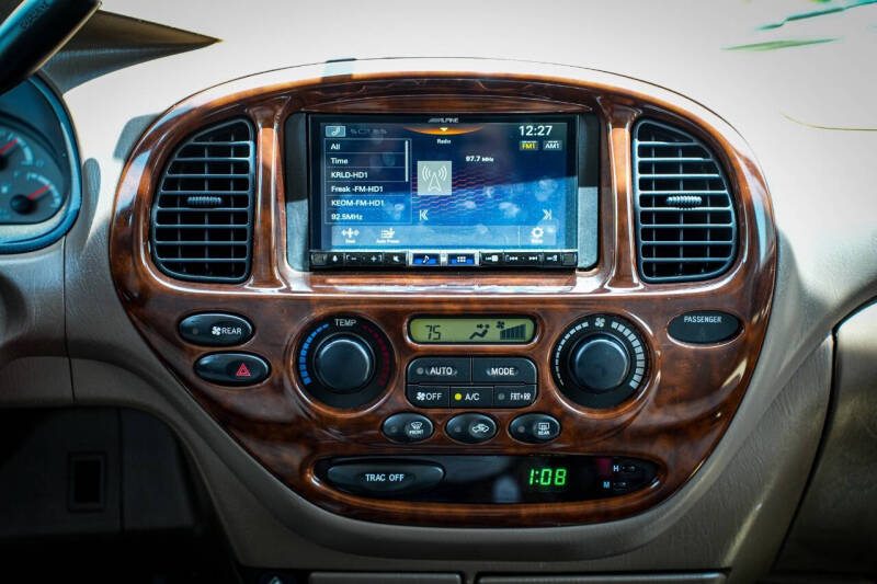 2004 Toyota Sequoia SR5