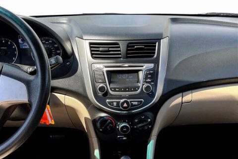 2017 Hyundai Accent SE