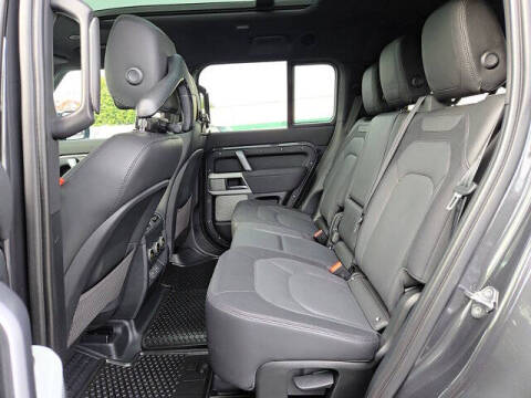 2023 Land Rover Defender 130 X-Dynamic SE