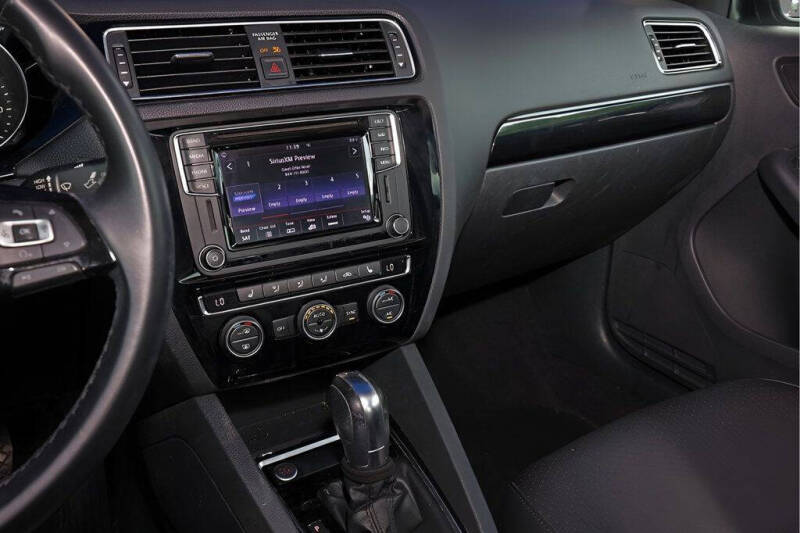 2017 Volkswagen Jetta 1.8T SEL