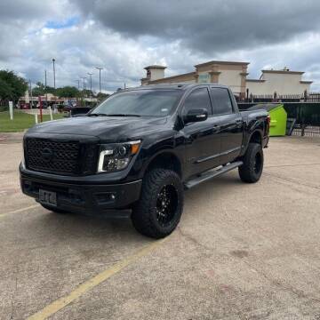 2019 Nissan Titan for sale at FREDY USED CAR SALES in Houston TX