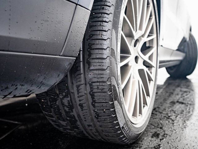 2023 Porsche Cayenne Platinum Edition