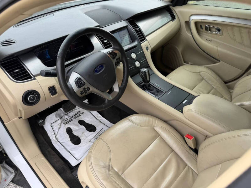 2017 Ford Taurus SEL