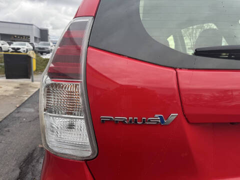 2016 Toyota Prius v Two