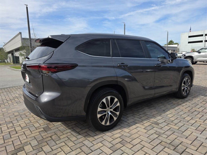 2024 Toyota Highlander XLE