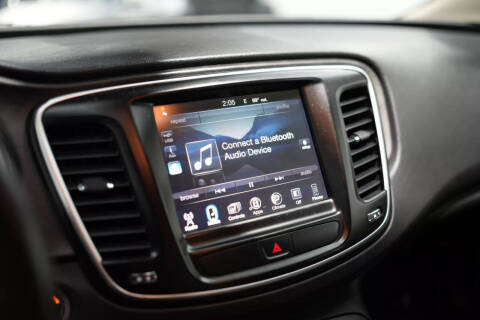 2017 Chrysler 200 Limited Platinum