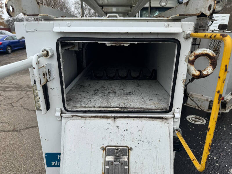 2013 Freightliner M2 106