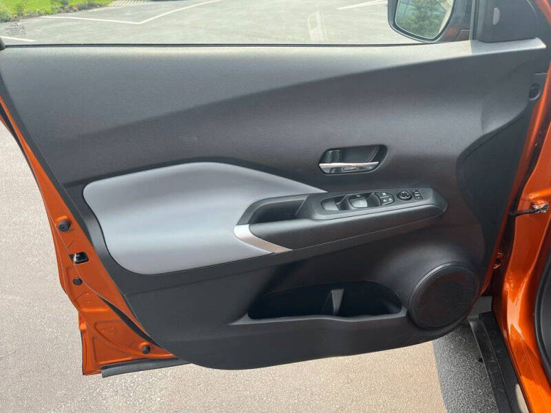 2023 Nissan Kicks SR