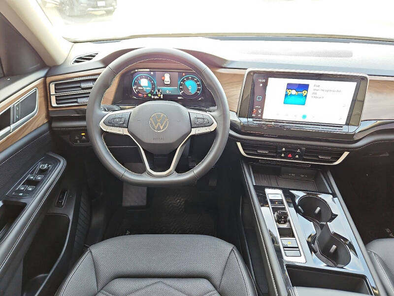 2025 Volkswagen Atlas SE